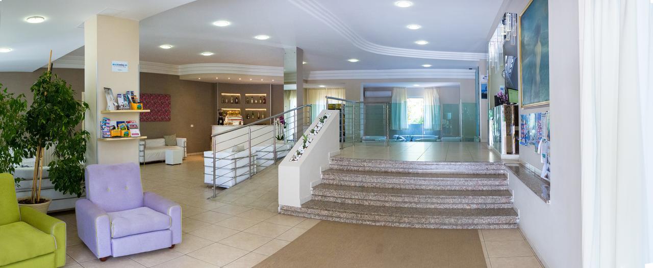 Hotel Holiday Васто Екстер'єр фото